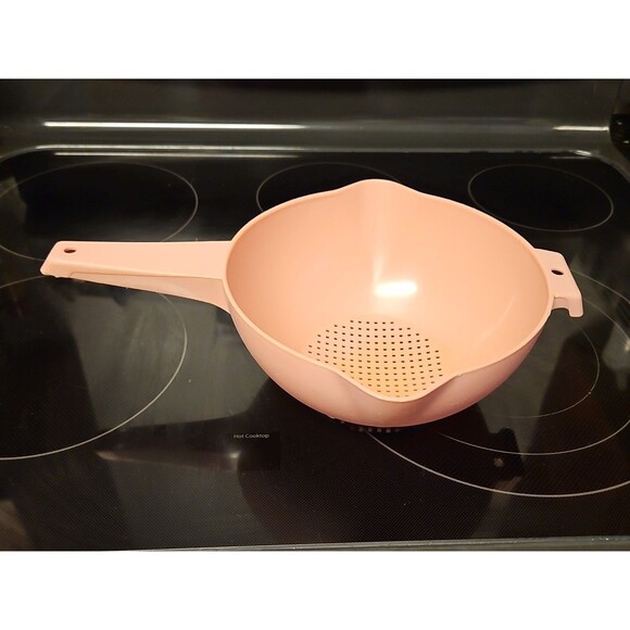 Vintage Tupperware 1523-7 Pink 2 Qt Strainer Colander Handle 2 Spouts - Picture 1 of 11